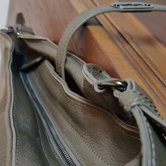 Gorgeous Burberry Suede Neutral Leather Hobo Minimalist - Picture 16 of 17